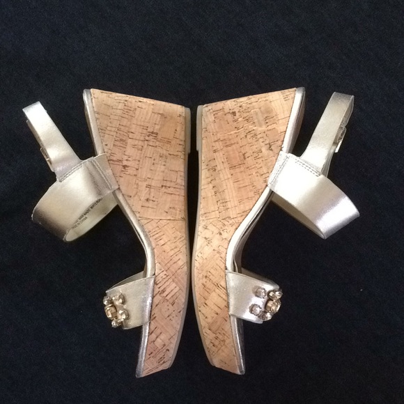 Gold sandals with bling! - Picture 2 of 10